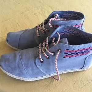 TOMS desert booties size 9